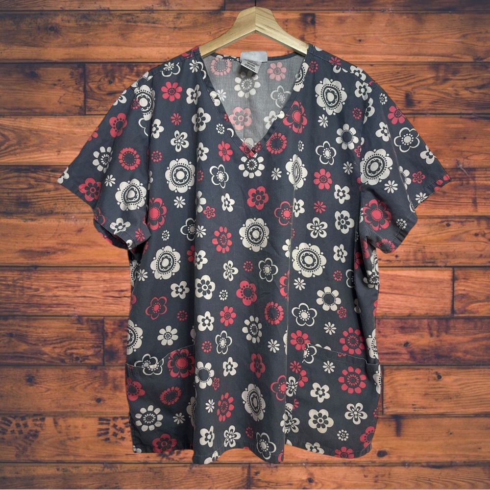5‎ for $25🔥SB Scrubs Floral Grey Scrub Top 2X
